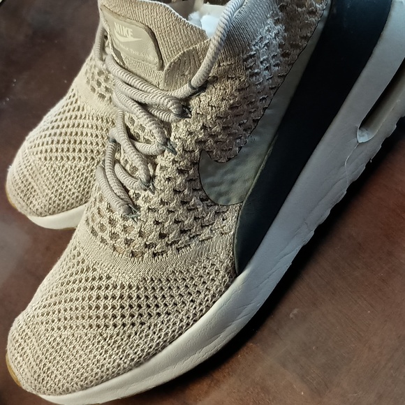 Nike Women's Beige Nike Air Sneakers Woman's Size 10 - Picture 13 of 13